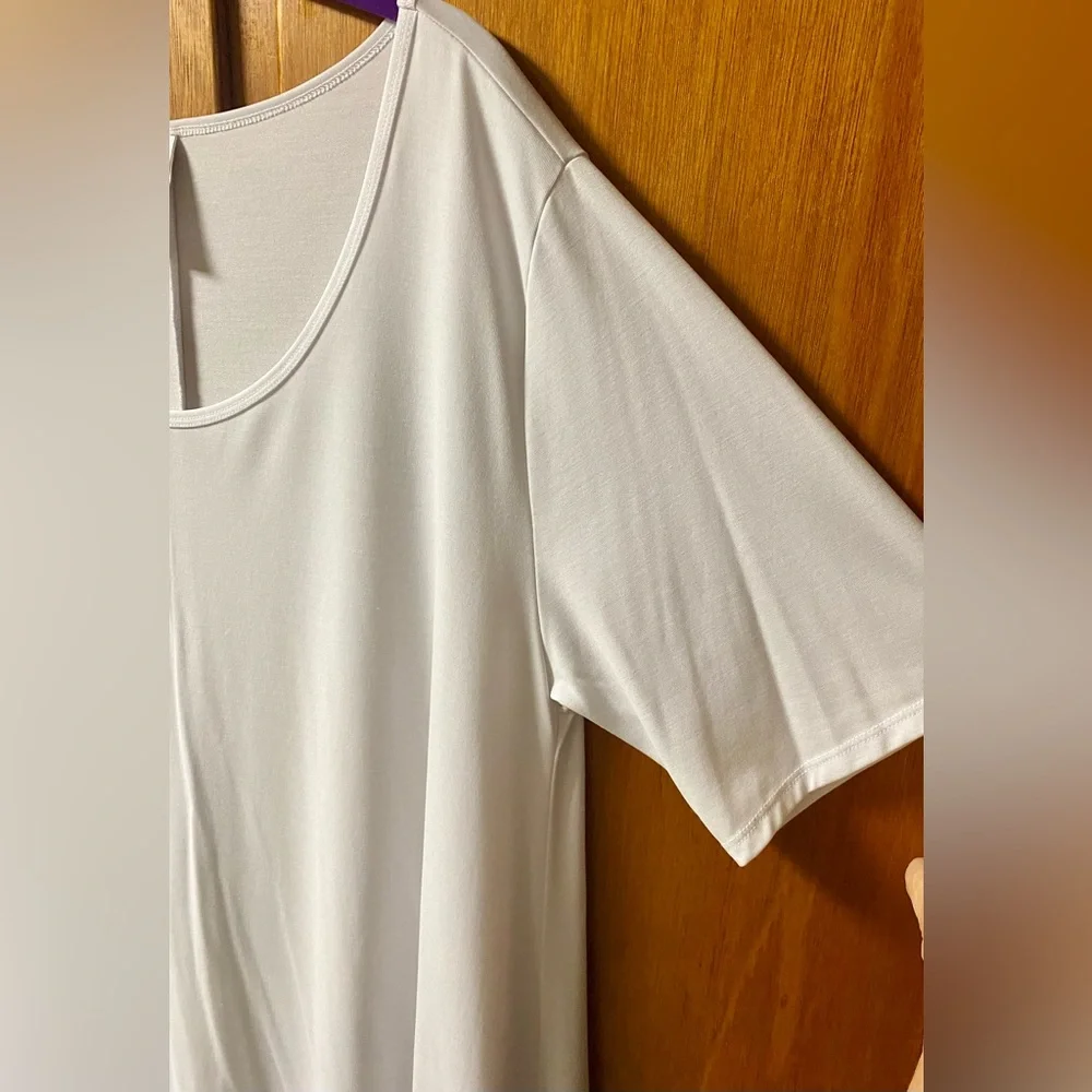 LuLaRoe “Perfect Tee” Top 
(Retired Style; no longer in production) - Picture 3 of 7